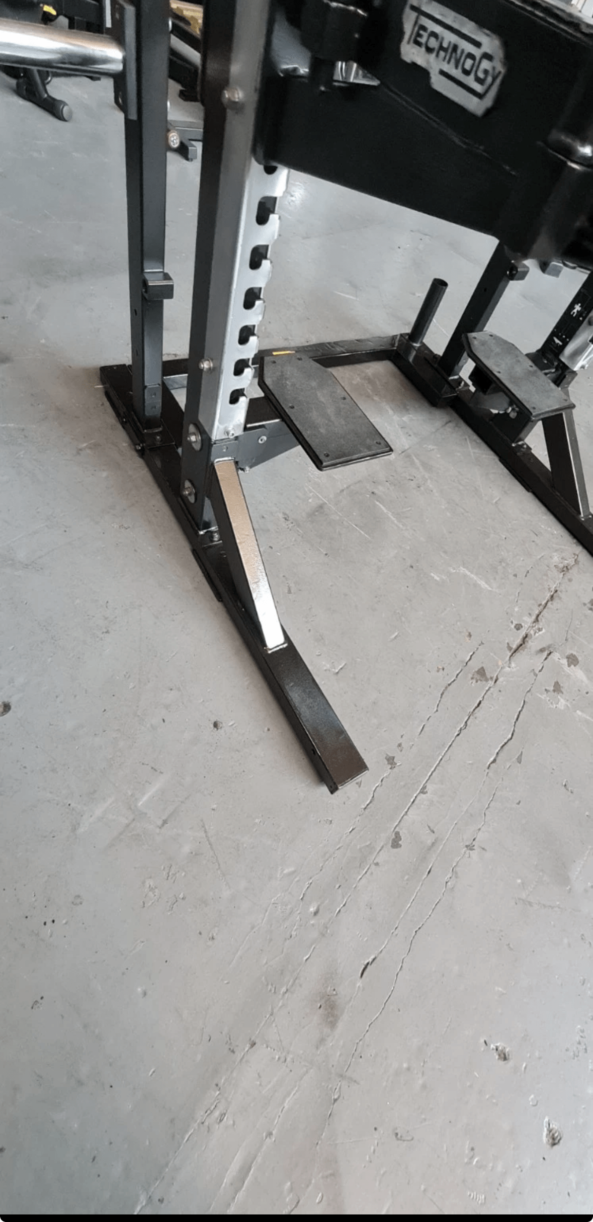 TECHNOGYM PURE STRENGTH OLYMPIC HALF RACK BLACK COMMERCIAL GYM EQUIPMENT - Image 4