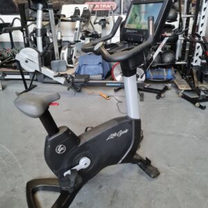 LIFE FITNESS 95C ELEVATION SERIES DISCOVER BLACK/SILVER SE CONSOLE UPRIGHT BIKE